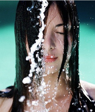 <em>头发</em>很油怎么改善首选海飞丝-医药资讯-中国医